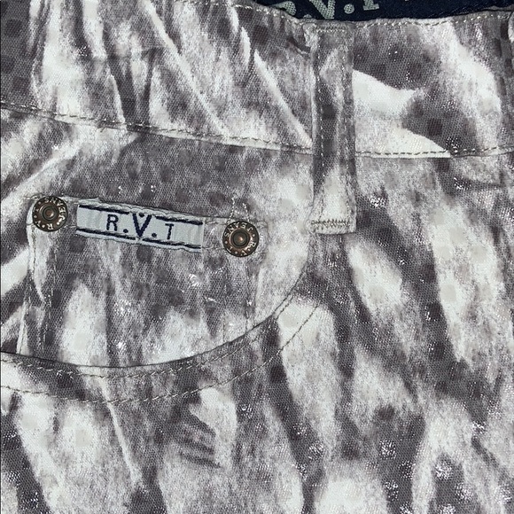 RVT | Pants & Jumpsuits | Nwt Rvt Print Serve Piping Hot Capri Pants ...